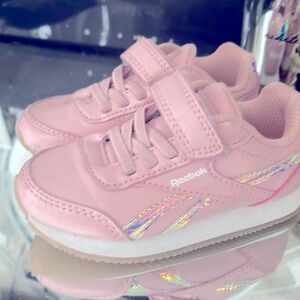 Adorable shimmer details ! Worn once !